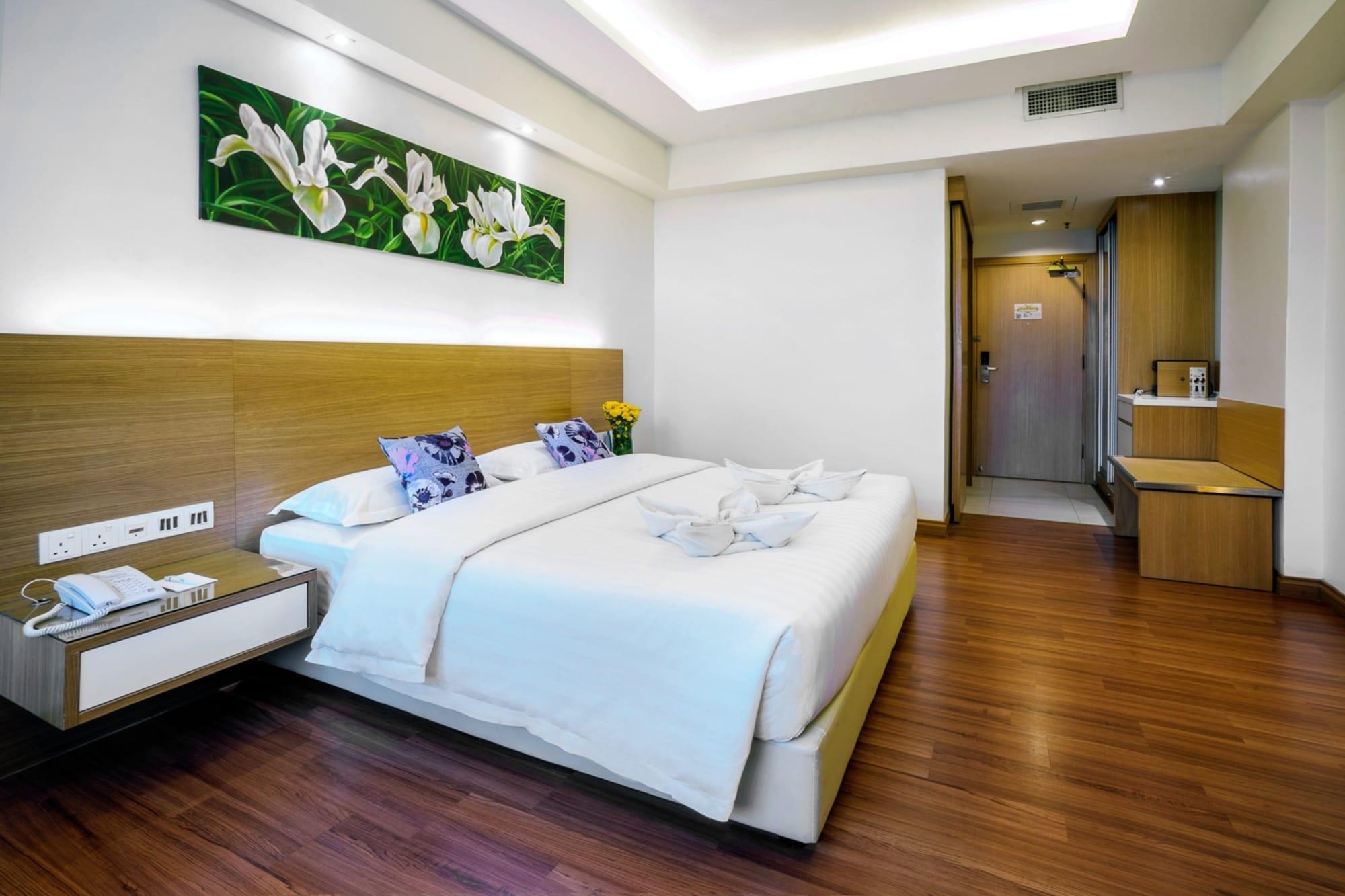 Crystal Crown Hotel Петалинг Джая Екстериор снимка