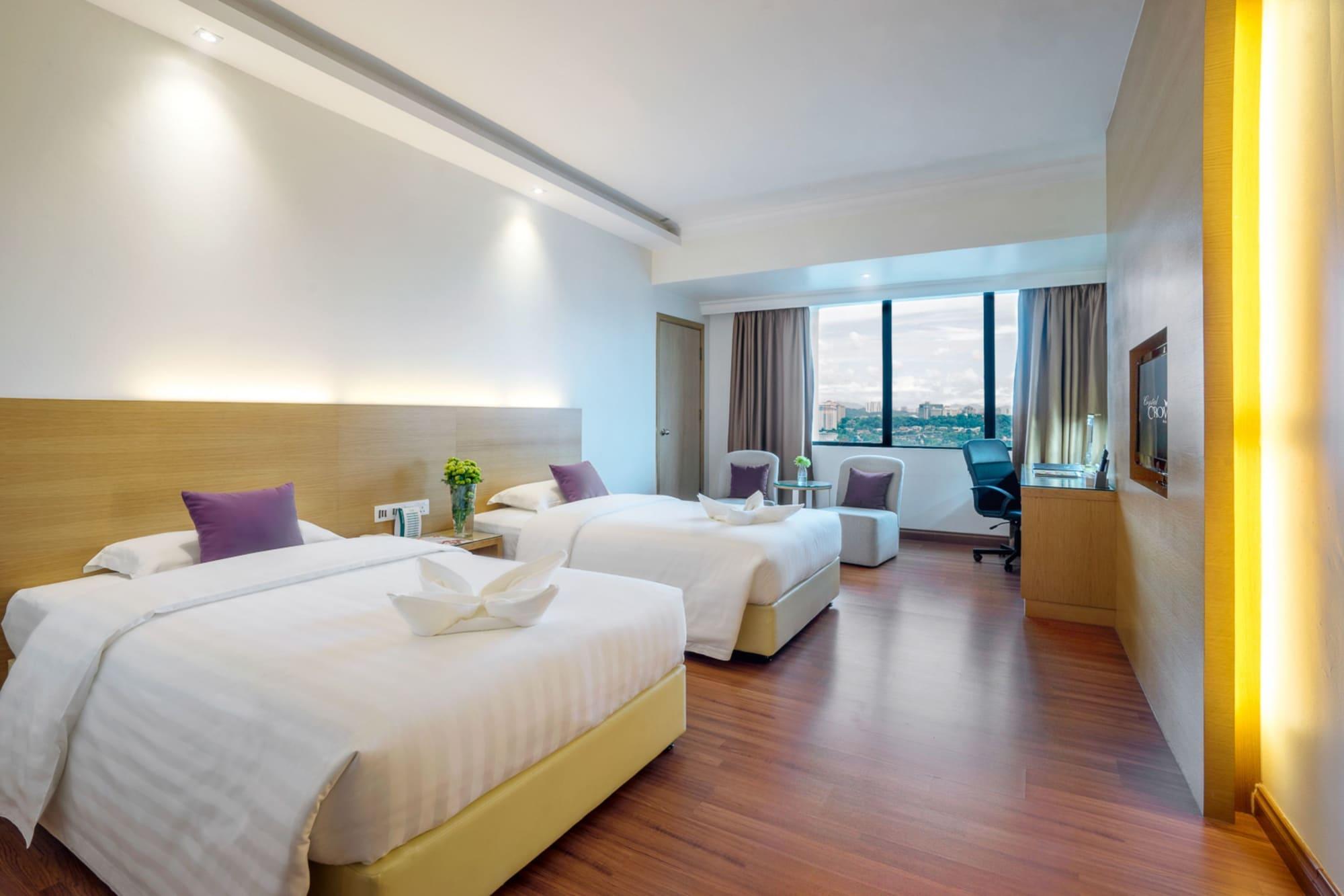 Crystal Crown Hotel Петалинг Джая Екстериор снимка