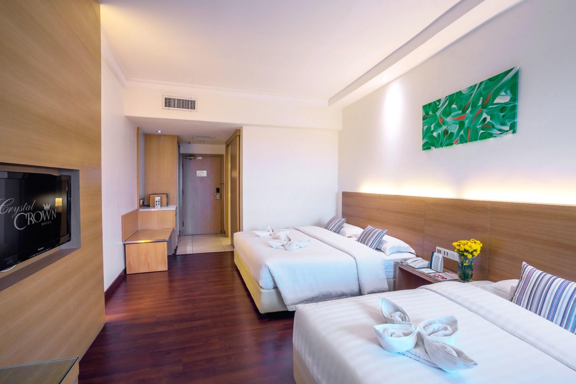 Crystal Crown Hotel Петалинг Джая Екстериор снимка