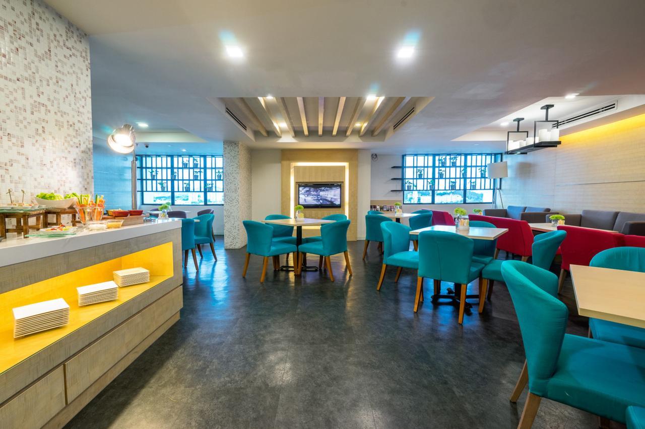 Crystal Crown Hotel Петалинг Джая Екстериор снимка