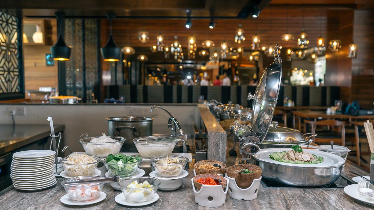 Crystal Crown Hotel Петалинг Джая Екстериор снимка