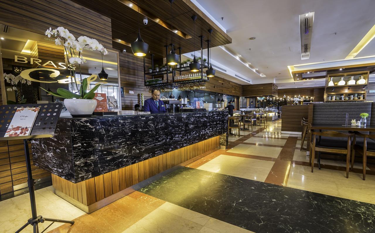 Crystal Crown Hotel Петалинг Джая Екстериор снимка