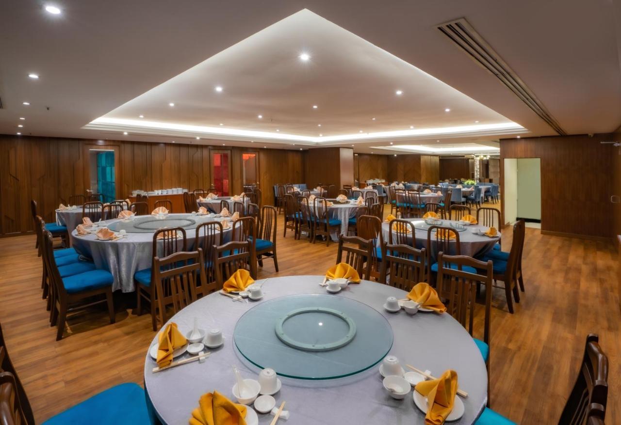 Crystal Crown Hotel Петалинг Джая Екстериор снимка