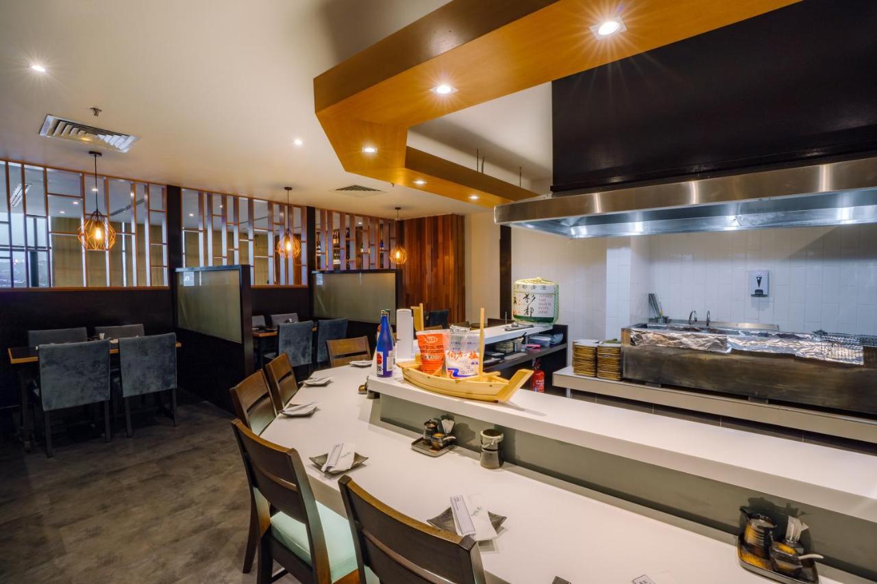 Crystal Crown Hotel Петалинг Джая Екстериор снимка
