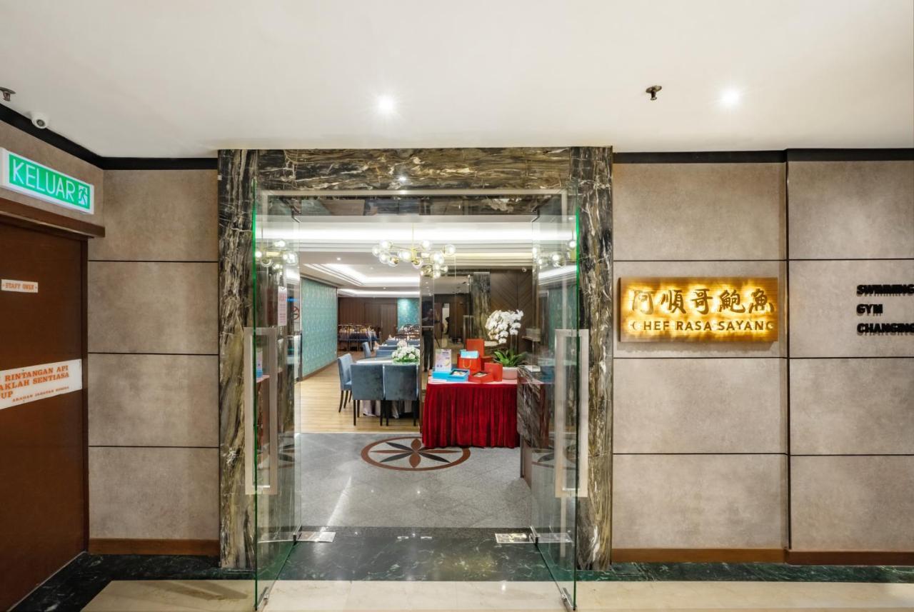 Crystal Crown Hotel Петалинг Джая Екстериор снимка