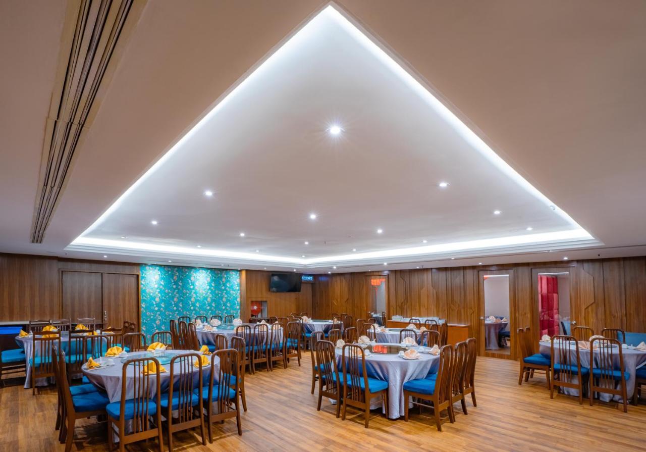 Crystal Crown Hotel Петалинг Джая Екстериор снимка